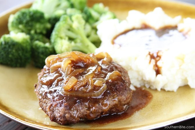 Easy Weeknight Hamburger Steak: One-Pan Comfort with Creamy Gravy
